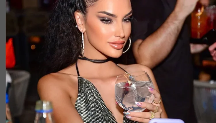 Σάλος μεσημεριάτικα στον ΣΚΑΪ – Βγήκε με στρινγκ στην τηλεόραση. Αποκαλυπτικό πλάνο(Βίντεο)