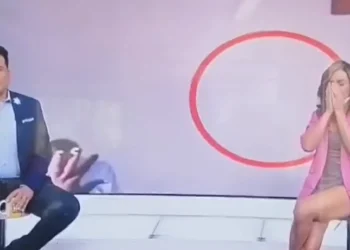 Σοκαριστικό: Η στιγμή που Κολομβιανή παρουσιάστρια καταρρέει κατά τη διάρκεια ζωντανής εκπομπής(Βίντεο)