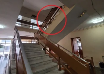 Πανικός στα δικαστήρια της Λάρισας με νεαρό που κρεμάστηκε για να αυτοκτονήσει: Τον έσωσαν δύο γυναίκες