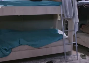 Πορφύρης και Πωλίνα στο MasterChef ήταν γυμνοί κάτω από τα σκεπάσματα: «Που είναι το βρακί μου» (vid)