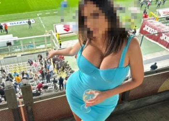 Μοντέλο θα βγει γυμνή στους δρόμους αν πάρει κούπα η ομάδα – Ρεκόρ με 700 άνδρες στο κρεβάτι της!