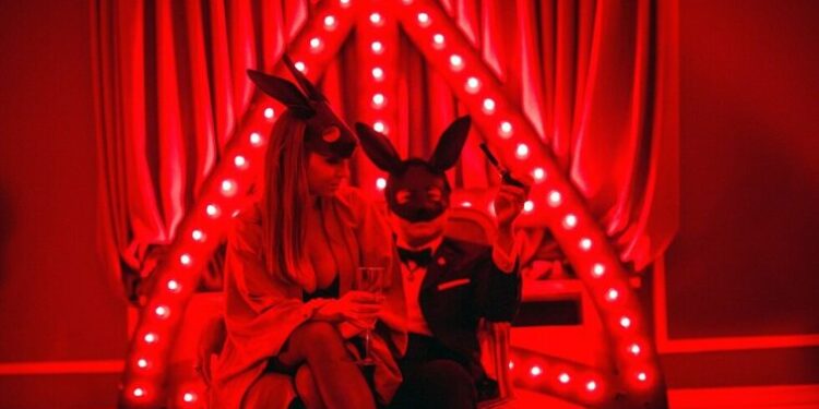 Άγρια Όργια αδελφότητας: Η μεταμφίεση, οι ημίγυμνες γυναίκες και οι κωδικοί για την «τελετή» με αντίτιμο 250 ευρώ