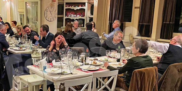 O ΠΙΣ «συσκεπτόταν» στη Δράμα με μεζεκλίκια εν μέσω εθνικού πένθους για τα Τέμπη – Αρνήθηκε να παρευρεθεί ο Πατούλης