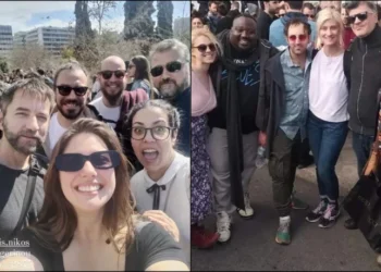 Κατακραυγή για τους ηθοποιούς που πόζαραν χαμογελώντας σε συγκέντρωση για τα θύματα της τραγωδίας των Τεμπών