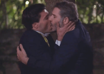 Σέρρες: Το φιλί του Αλέξανδρου Μπουρδούμη στον συμπρωταγωνιστή του- «Η αγάπη στο τέλος πάντα θα νικήσει»