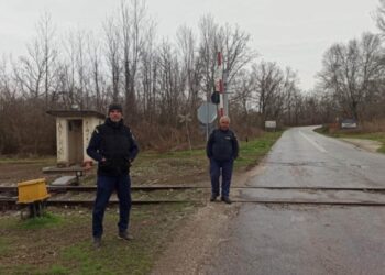 ΕΡΤ: Εταιρεία σεκιούριτι φυλάει σιδηροδρομική διάβαση στις Σέρρες (Εικόνες)