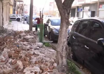 Θεσσαλονίκη: Κατέρρευσε στέγη σπιτιού – Σώθηκαν για λίγα εκατοστά ένα παιδί και ο σκύλος του(Βίντεο)