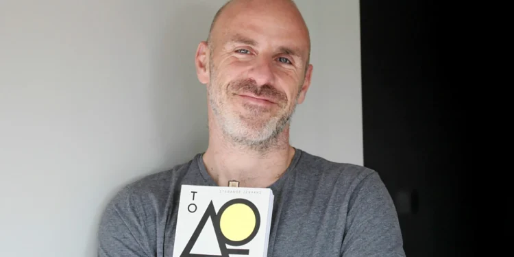 Στέφανος Ξενάκης: Συνελήφθη ο συγγραφέας – Εκκρεμούσαν καταδικαστικές αποφάσεις για ακάλυπτες επιταγές