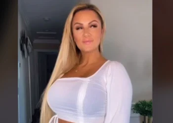 «Αφήνω τον άντρα μου να κοιμάται με άλλες γυναίκες ενώ καθαρίζω το σπίτι μας» (Βίντεο)