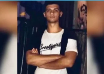 Τέμπη: «Αποσωληνώθηκε, μας χαμογέλασε» λέει πατέρας 20χρονου πολυτραυματία