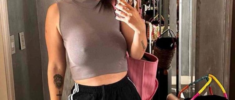 Ξεσάλωσε η κερατωμένη – Μέσα στο ασανσέρ χωρίς εσώρουχο