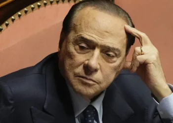 Ιταλία: Κρίσιμες οι ώρες για τον Σίλβιο Μπερλουσκόνι – Στην εντατική με καρδιοαναπνευστικά προβλήματα