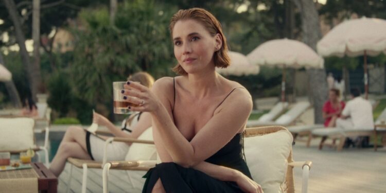 Τσάρλι Μέρφι: «Γέμισα μελανιές στα γυρίσματα των ερωτικών σκηνών» αποκάλυψε η πρωταγωνίστρια της νέας σειράς του Netflix