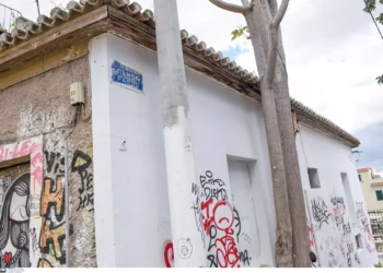 Ακρόπολη: Παραμένει διασωληνωμένος ο 18χρονος που μαχαιρώθηκε – Το είχε ξανακάνει ο ένας συλληφθέντας