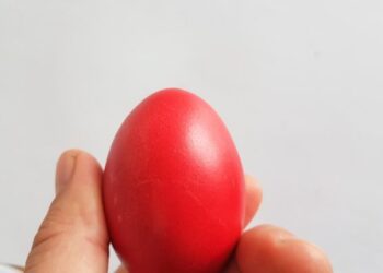 Το μυστικό για να διαλέξετε το αυγό που θα βγει νικητής στο τσούγκρισμα