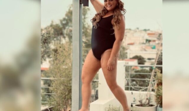 Δανάη Μπάρκα: Ποζάρει με το μαγιό της και στέλνει το μήνυμά της