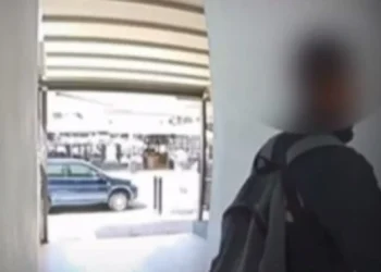 Υπάλληλος του ΔΕΔΔΗΕ ζωγράφισε ανδρικό μόριο σε κουδούνι ηλικιωμένου επειδή δεν του άνοιγε(Βίντεο)