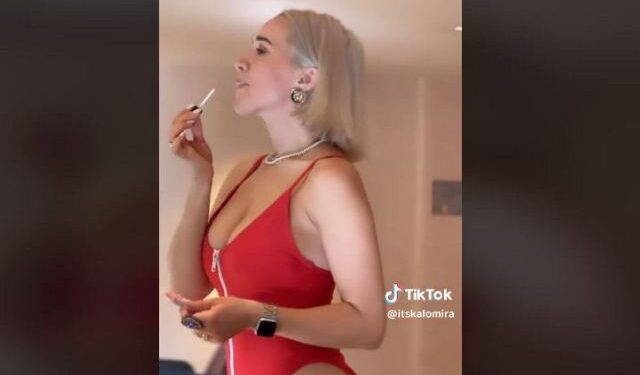 Καλομοίρα: Κάνει γυμναστική με μαγιό α λα Baywatch και… τακούνια – Δείτε βίντεο