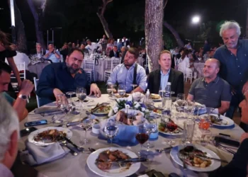 Η ΑΕΚ κάνει λόγο για προσβολή από Μαρινάκη: «Μαύρος είναι ο πάτος σας!»