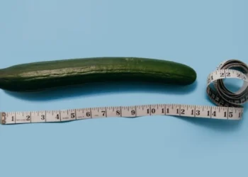 Οι άνδρες λένε ψέματα για το μήκος του ανδρικού μορίου τους και του ύψους τους: Το επιβεβαιώνει μελέτη