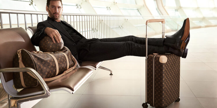 Με τον Μέσι στη νέα της διαφήμιση «απαντά» η Louis Vuitton στους διαδηλωτές που εισέβαλαν στα γραφεία της