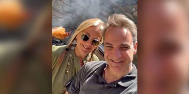 Κυριάκος Μητσοτάκης στο Tik Tok: Ήρθε η ώρα να ασχοληθούμε με το αρνί και το κοκορέτσι, χρόνια πολλά (βίντεο)