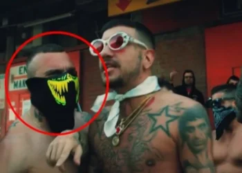 Ο αστυνομικός που συνελήφθη για διακίνηση ναρκωτικών είχε πρωταγωνιστήσει σε video clip του Snik (Βίντεο)