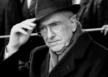 Ανδρέας Παπανδρέου: 25.000 ευρώ πουλήθηκαν τα γυαλιά του – Τα αγόρασε νεαρός εφοπλιστής