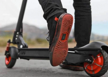 Τραγωδίες με ηλεκτρικά πατίνια σε Πάρο και Μύκονο: Νεκροί 26χρονος και 42χρονος σε λίγες ώρες