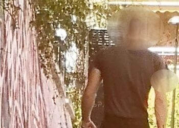 Κτηνωδία – Βύρωνας: Αυτός είναι ο άντρας που βάζει το πιτ μπουλ του να σκοτώνει γατάκια