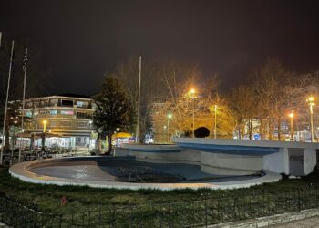 Σέρρες: Χωρίς φώτα η Πλατεία Ελευθερίας- Ηλικιωμένος σωριάστηκε στο σκοτάδι και τον εντόπισε σκύλος