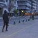 Θεσσαλονίκη: Ποιος είναι ο άνθρωπος – σκιά που κυκλοφορεί στην Λ. Νίκης (Βίντεο)
