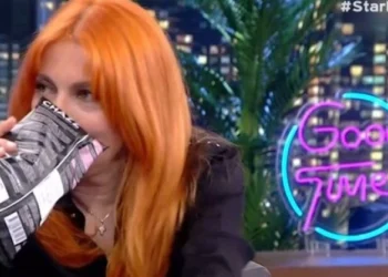 Η Σμαράγδα Καρύδη δοκίμασε τα πατατάκια με γεύση γεννητικών οργάνων: «Ξινά είναι»(Βίντεο)