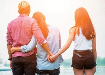 «Μήπως έχουμε τον ίδιο γκόμενο;» – Η σελίδα στο Facebook που κάνει θραύση και στην Ελλάδα