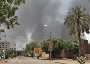 Σουδάν: Βίντεο από την Μητρόπολη με τους εγκλωβισμένους Έλληνες – «Συνεχείς πυροβολισμοί και εκρήξεις»