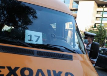 Συνελήφθη στα Καλύβια οδηγός σχολικού λεωφορείου χωρίς δίπλωμα – Μετέφερε 40 μαθητές