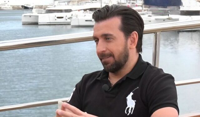 Θάνος Πετρέλης: Δεν βοηθάω στις δουλειές του σπιτιού, μεγάλωσα σε ένα σπίτι πατριαρχίας