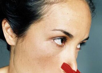 Χώρισα τον σύντροφό μου επειδή βρώμαγε. Μόλις γδύθηκε, μια άσχημη μυρωδιά, σαν χαλασμένο αυγό ξεπήδησε