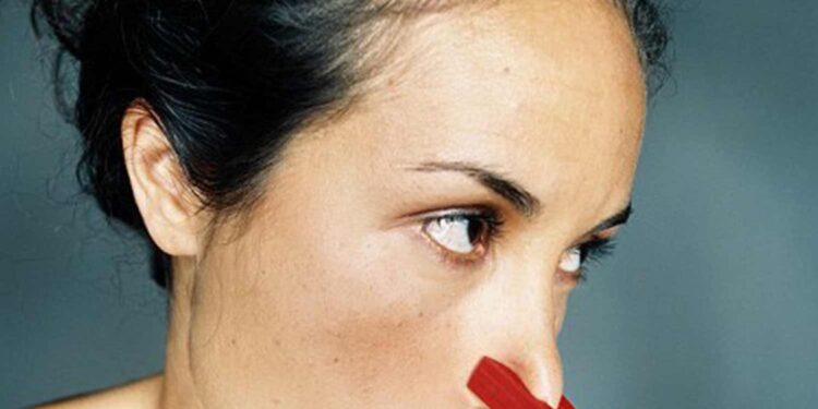 Χώρισα τον σύντροφό μου επειδή βρώμαγε. Μόλις γδύθηκε, μια άσχημη μυρωδιά, σαν χαλασμένο αυγό ξεπήδησε