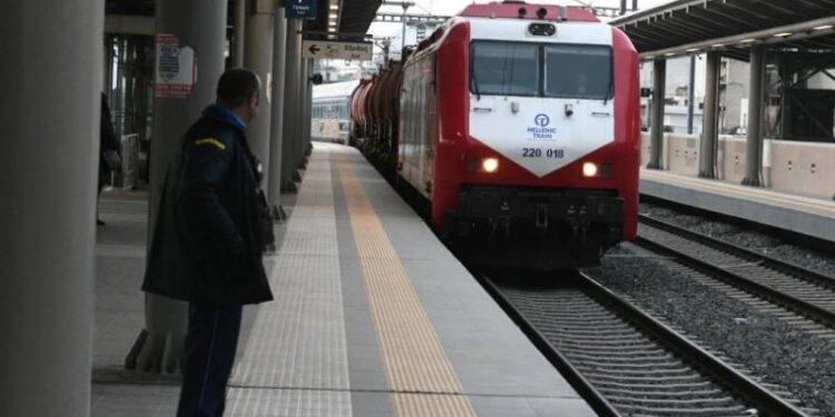 Τραγέλαφος: Καθυστέρηση στο τρένο από Θεσσαλονίκη για Αθήνα – Δεν έκλειναν οι πόρτες (Βίντεο)