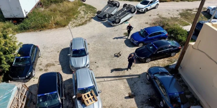 Ιδιοκτήτες ταξί έσπασαν αυτοκίνητα της Uber στη Ρόδο – Στα άκρα η κόντρα εν όψει τουριστικής περιόδου