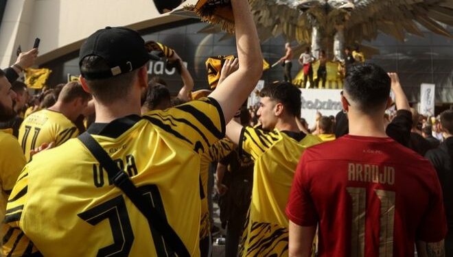 Μυστήριο με τον θάνατο 48χρονου οπαδού της ΑΕΚ που κατέρρευσε έξω από το γήπεδο