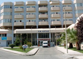 Ασύλληπτη τραγωδία στην Άρτα: Γονιός ξέχασε το παιδί του στο αυτοκίνητο και πέθανε