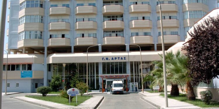 Ασύλληπτη τραγωδία στην Άρτα: Γονιός ξέχασε το παιδί του στο αυτοκίνητο και πέθανε