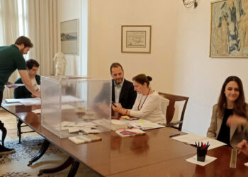 Εκλογές 2023: Έκλεισαν οι κάλπες για τους Έλληνες στην Ευρώπη – Συνεχίζεται η ψηφοφορία στην Αμερική