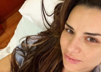 Το βρήκαμε – Το λεσβι@κό φιλί της Τσολάκη που λίγοι θυμούνται. Δείτε το…