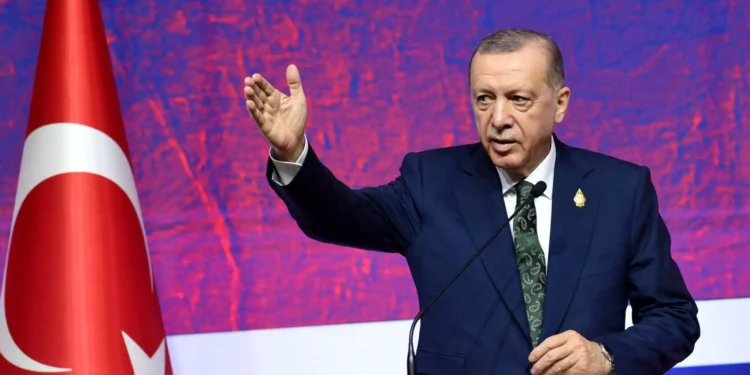 Τουρκία: «Κόλαφος» για Ερντογάν το Economist – «Πρέπει να χάσει τις εκλογές και να φύγει»