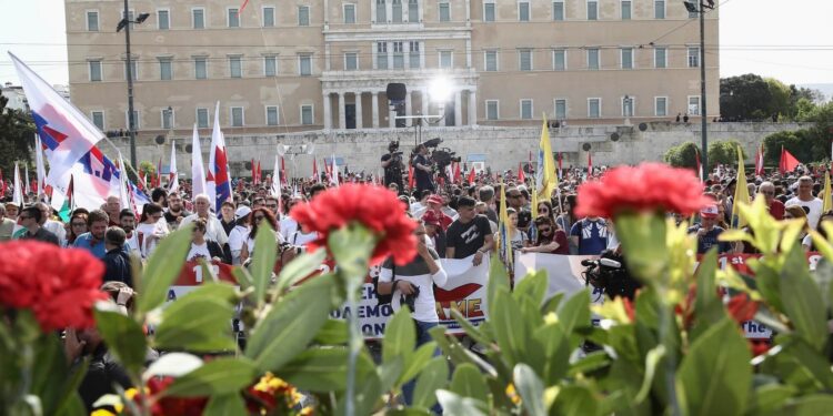 Πρωτομαγιά: Μαζικές συγκεντρώσεις σε όλη την Ελλάδα – Πώς θα κινηθούν τα μέσα μεταφοράς
