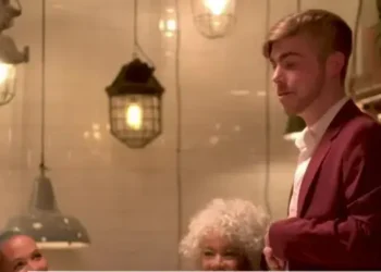 Γαμπρός τίναξε τον γάμο του στον αέρα – «Αυτές είναι φωτογραφίες της νύφης που πηδ@γε τον κουμπάρο μας» (Βίντεο)