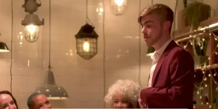 Γαμπρός τίναξε τον γάμο του στον αέρα – «Αυτές είναι φωτογραφίες της νύφης που πηδ@γε τον κουμπάρο μας» (Βίντεο)